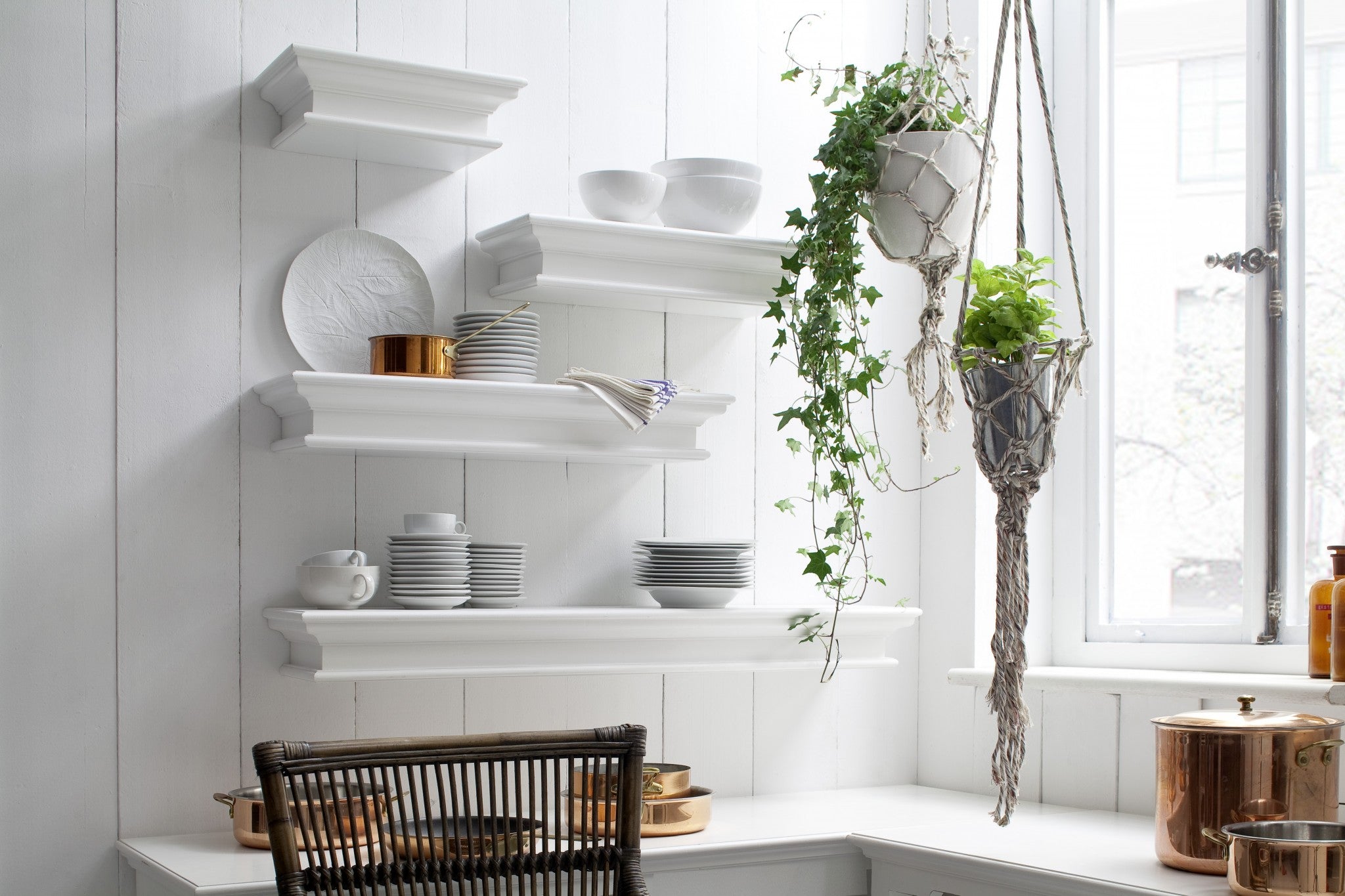 Classic White Floating Wall Shelf 23"
